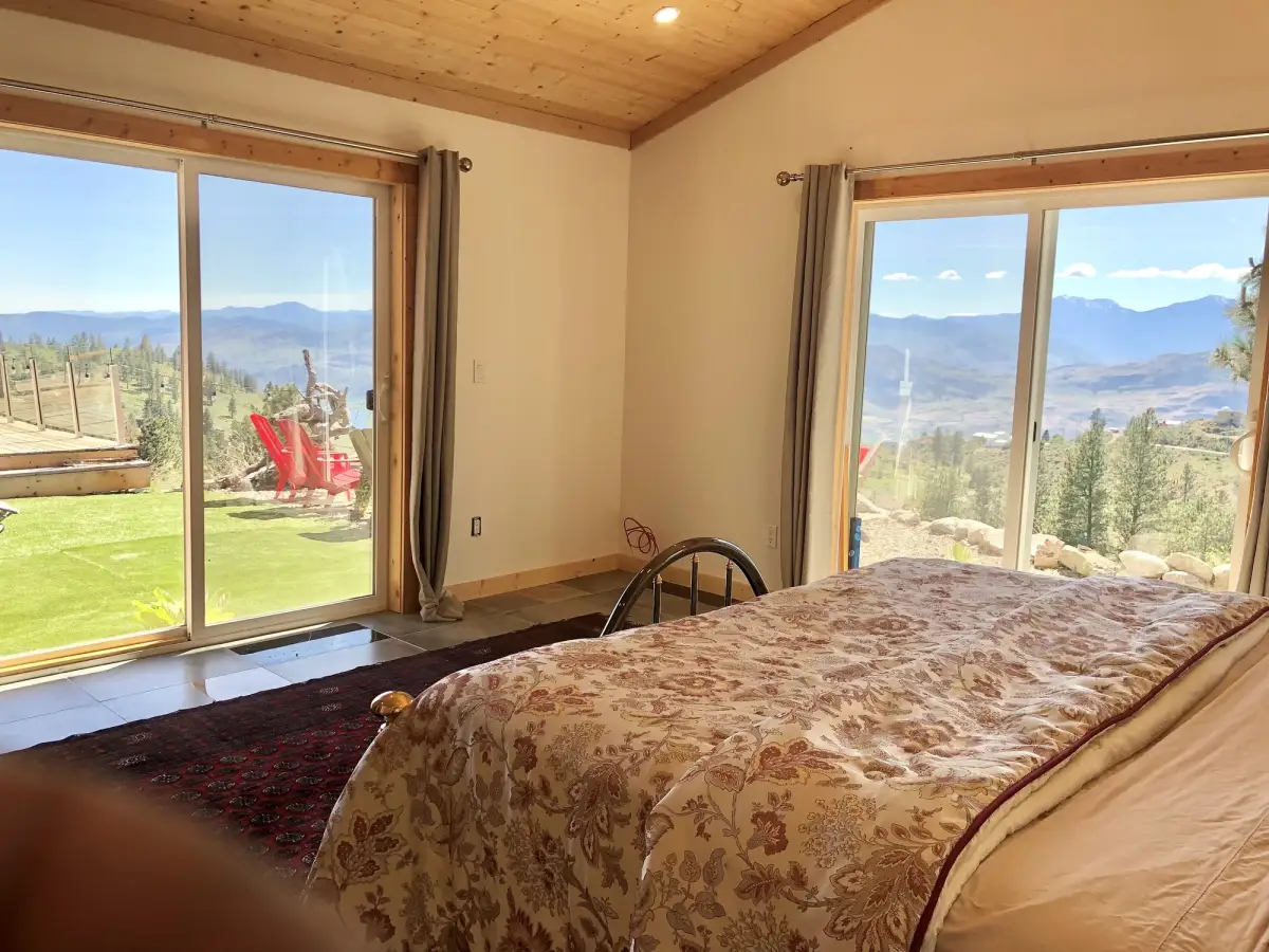 Summit Retreat bedroom 3 with corner windows and dual valley and mountain views